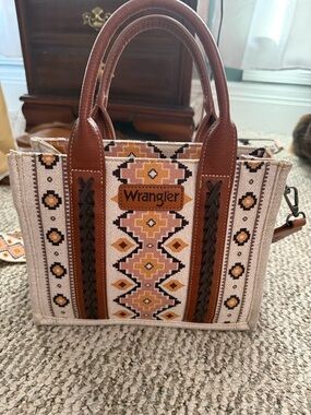 Wrangler Women’s Beige & Brown Southwestern Tote Bag